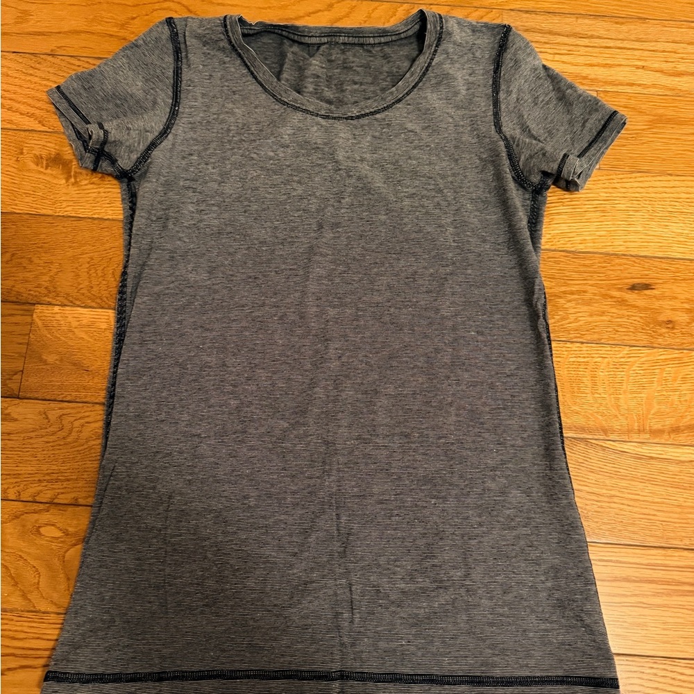 lululemon Gray Short Sleeve Tee